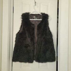 Donna & Robin Black Faux Fur Vest